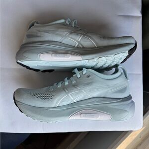 ASICS Gel-Kayano 31, like new, women size 8.5